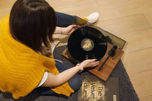 Pro-Ject Audio T1 Phono SB Satin Walnut OM 5E