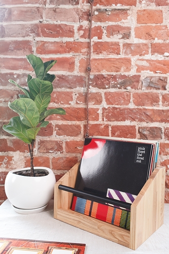 OnlyVinyl Vinyl Record Desktop Stand Black Ash