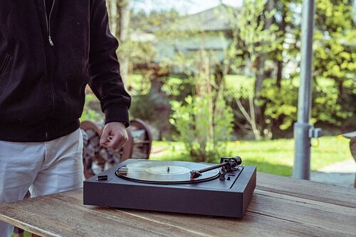 Pro-Ject Audio Automat A2 Matt Black 2M Red