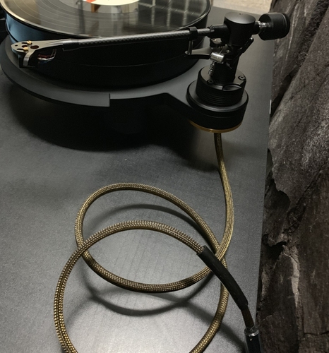Zavfino-1877Phono ZV8-X + Aeshna Carbon